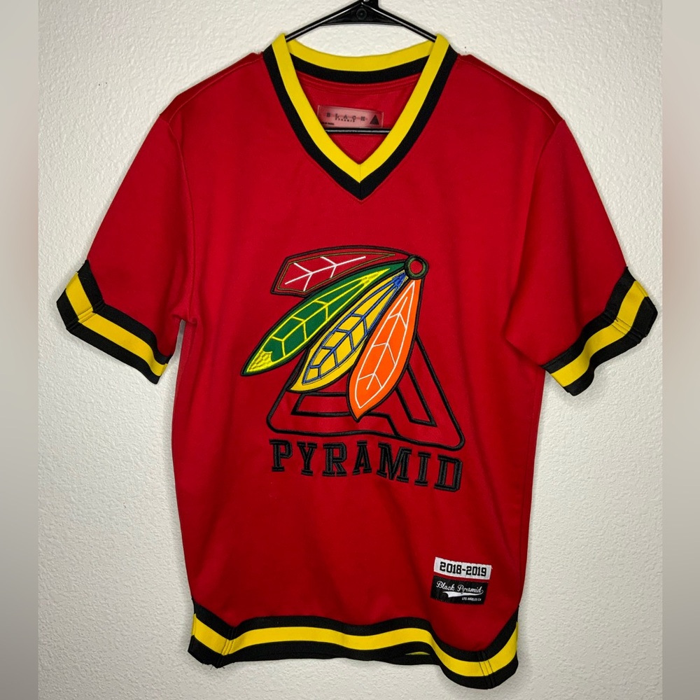 Black pyramid hockey men shirt